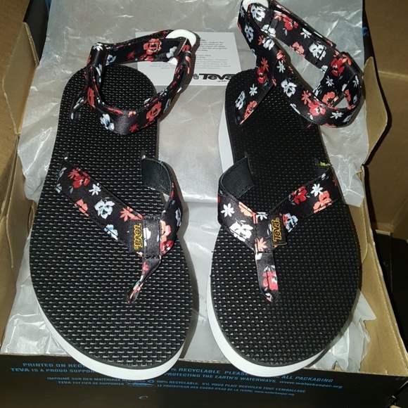 teva flatform thong sandals